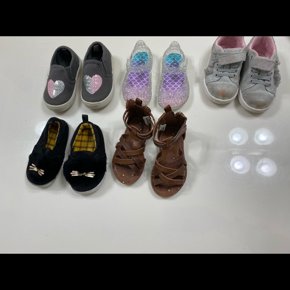 Girls shoes size 4